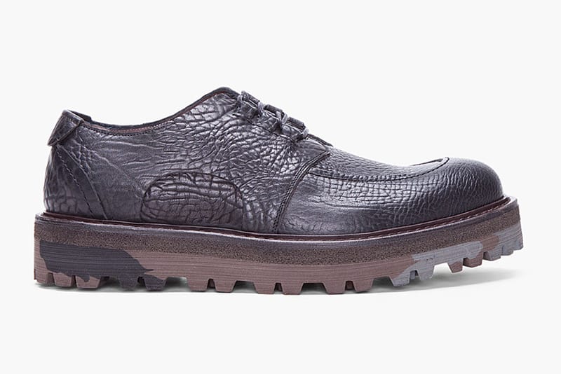 Yves Saint Laurent 質感皮革搭配迷彩鞋底設計紳士鞋款