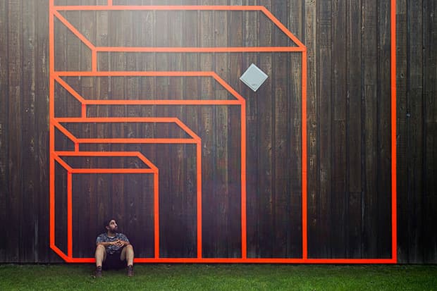 Aakash Nihalani 於 Long Island 發表全新的 3D 立體膠帶藝術創作