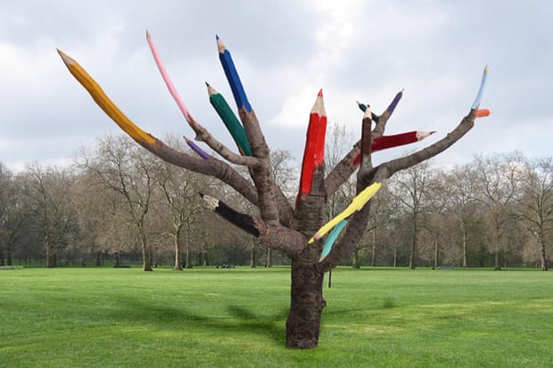 藝術家 Dave Rittinger 推出 Color Pencil Tree 結合自然藝術作品