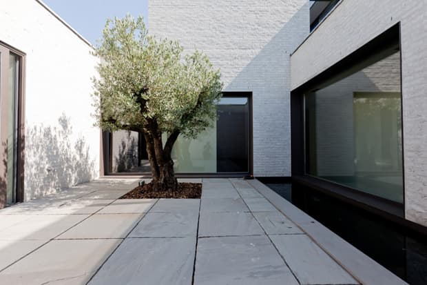 Areal Architecten 設計 Courtyard House VW 獨特庭園景觀設計住宅