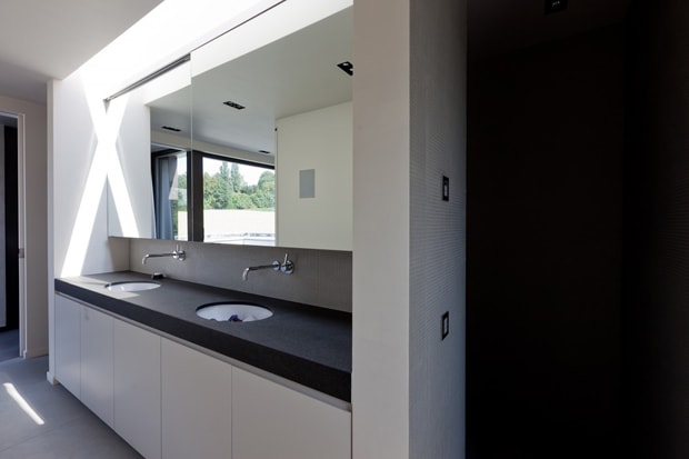 Areal Architecten 設計 Courtyard House VW 獨特庭園景觀設計住宅