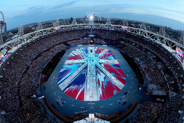 Damien Hirst 展現獨特英國國旗藝術創作於 2012 London Olympics 倫敦奧運閉幕式