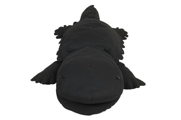 fragment design x Medicom Toy 2012 大山椒鱼造型絨毛坐墊