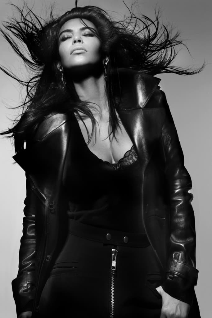 Kim Kardashian 在知名攝影師 Nick Knight 掌鏡下為 V Magazine 拍攝造型特輯