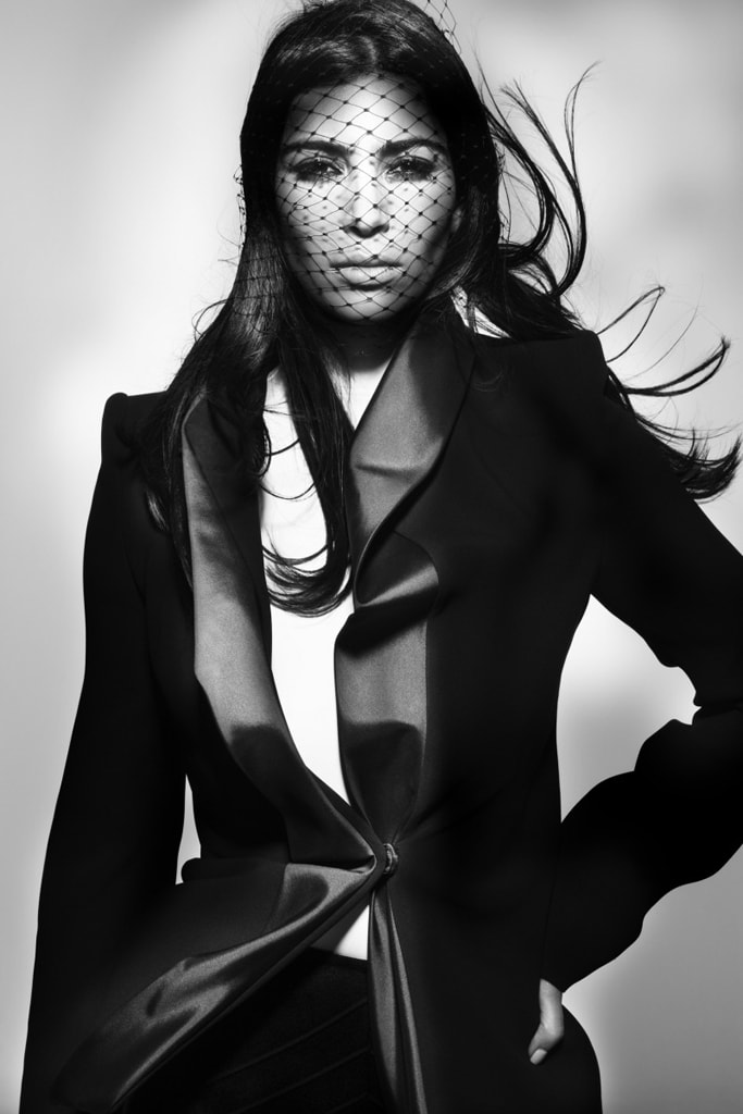 Kim Kardashian 在知名攝影師 Nick Knight 掌鏡下為 V Magazine 拍攝造型特輯