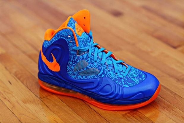 Nike Air Max Hyperposite  別注 “Battle of the Boroughs” 量產系列