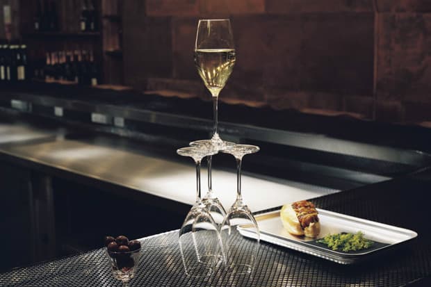 倫敦全新獨特熱狗與香檳結合的概念名所時尚設計食府 Bubbledogs 