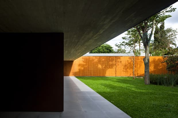 V4 House by StudioMK47 藝術設計大屋