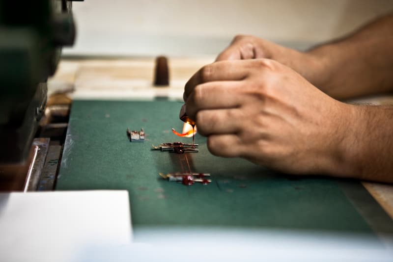 Club Monaco 造訪知名印刷公司 Terrapin Stationers 了解手造印染技術卡片的製作流程