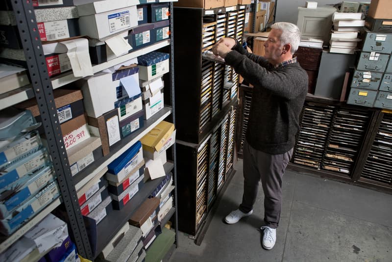 Club Monaco 造訪知名印刷公司 Terrapin Stationers 了解手造印染技術卡片的製作流程