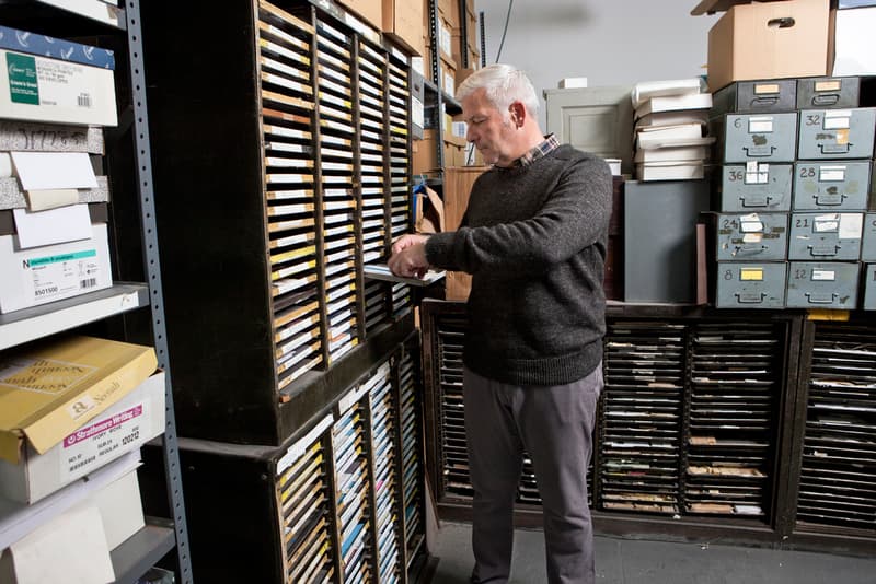 Club Monaco 造訪知名印刷公司 Terrapin Stationers 了解手造印染技術卡片的製作流程