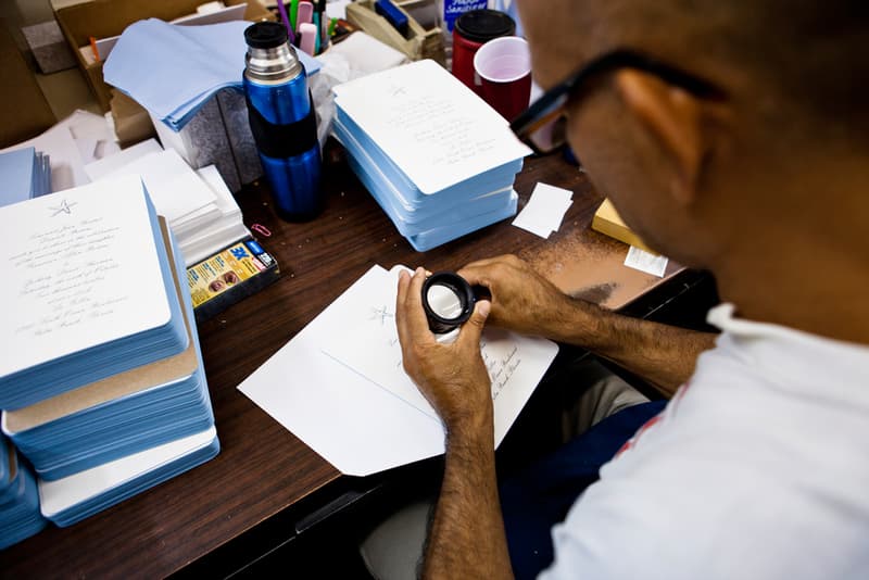 Club Monaco 造訪知名印刷公司 Terrapin Stationers 了解手造印染技術卡片的製作流程