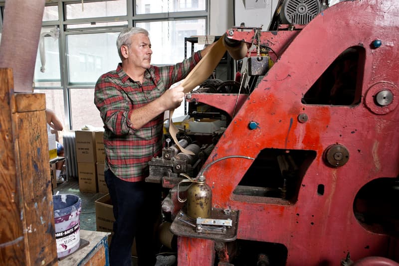 Club Monaco 造訪知名印刷公司 Terrapin Stationers 了解手造印染技術卡片的製作流程