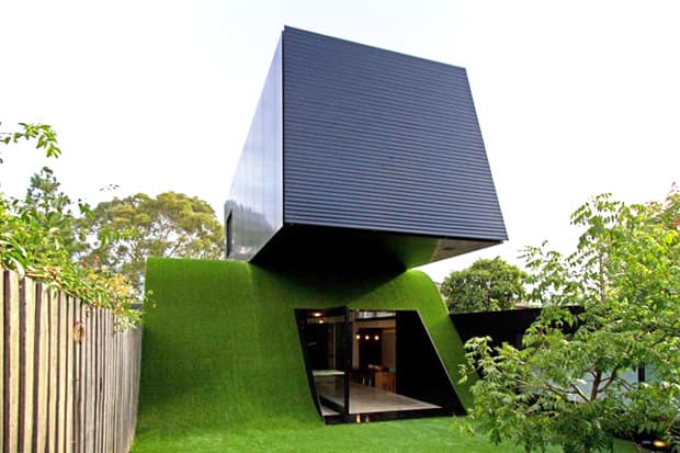 Andrew Maynard Architects 建築事務所打造的 Hill House 小山坡式住宅