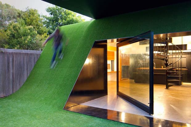 Andrew Maynard Architects 建築事務所打造的 Hill House 小山坡式住宅