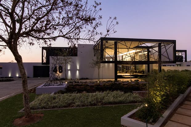 南非設計公司 Nico Van Der Meulen 推出 House Ber 建築