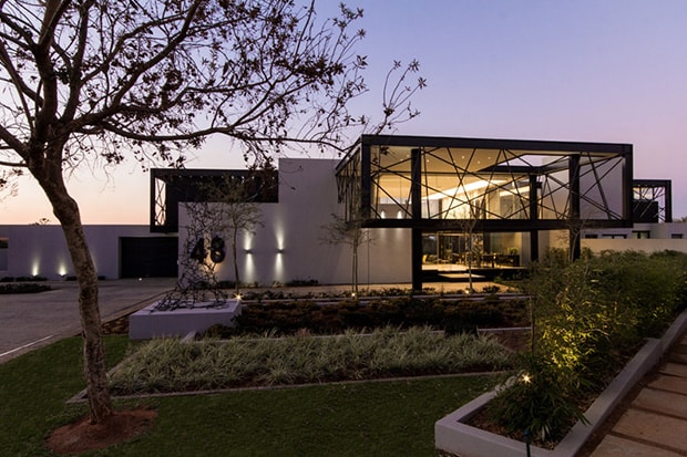 南非設計公司 Nico Van Der Meulen 推出 House Ber 建築