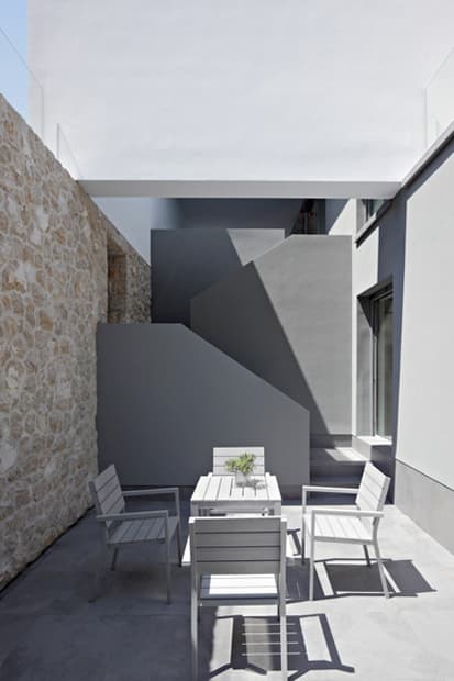 House On KRK Island by DVA Arhitekta