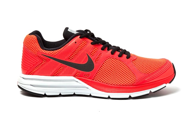 NIke Zoom Structure+ 16 Shield 機能鞋款
