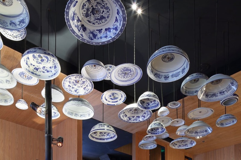 空間建築設計團隊 Golucci International Design 打造的牛公館麵館 Taiwan Noodle House 2 