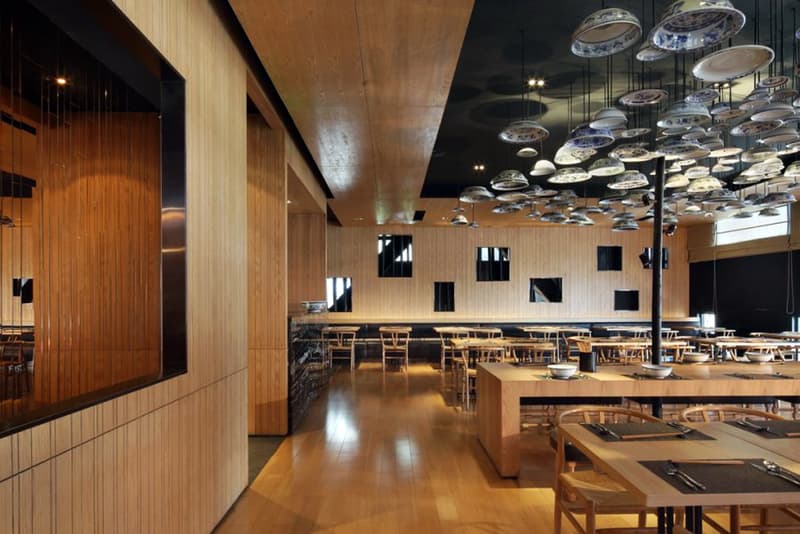 空間建築設計團隊 Golucci International Design 打造的牛公館麵館 Taiwan Noodle House 2 