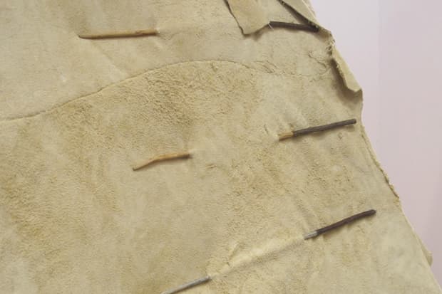 visvim 位於 Dover Street Market 的秋冬主題櫥窗藝術裝置擺設