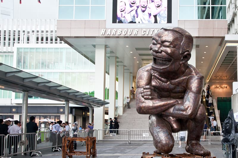 海港城將舉辦藝術家 岳敏君「笑可笑 非常笑」公共藝術展 雕像作品 回顧