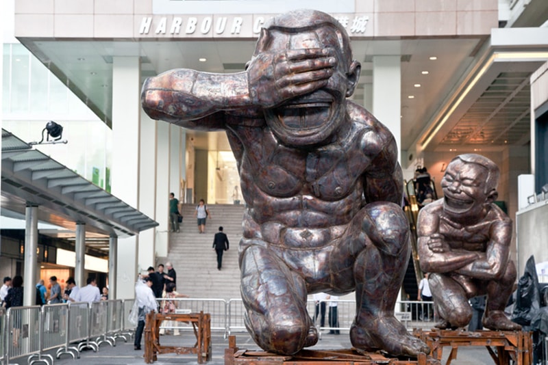 海港城將舉辦藝術家 岳敏君「笑可笑 非常笑」公共藝術展 雕像作品 回顧
