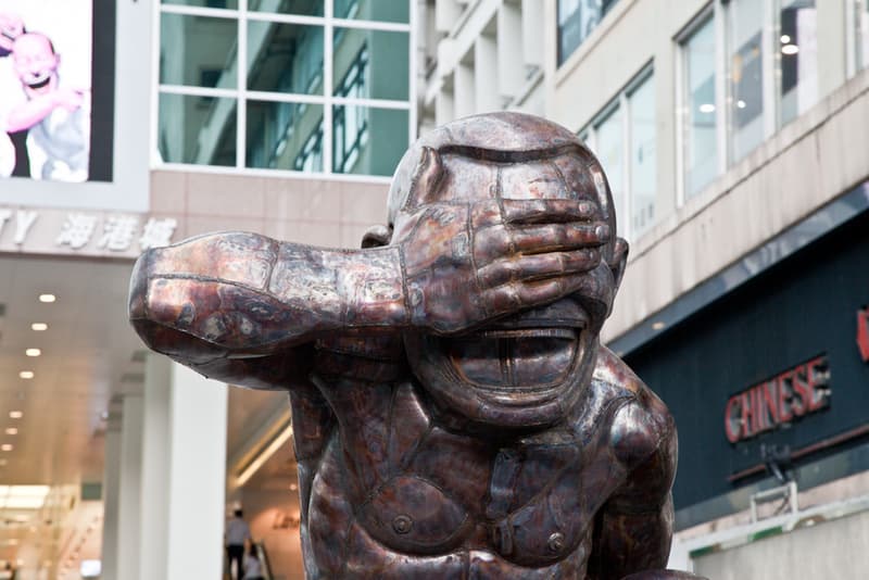 海港城將舉辦藝術家 岳敏君「笑可笑 非常笑」公共藝術展 雕像作品 回顧