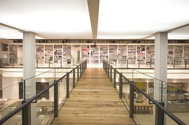 藝術家 Alex Fowkes 為 Sony Music 創造長達 125 年的音樂歷史發展時光牆藝術圖畫創作