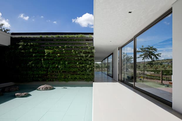 建築事務團隊 Studio Arthur Casa 打造結合環境以及設計的 Casa HS 別墅