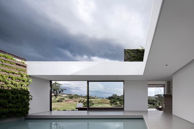 建築事務團隊 Studio Arthur Casa 打造結合環境以及設計的 Casa HS 別墅