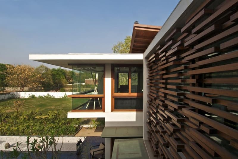 Hiren Patel Architects 建築事務所打造位於印度阿默特巴德的庭院別墅