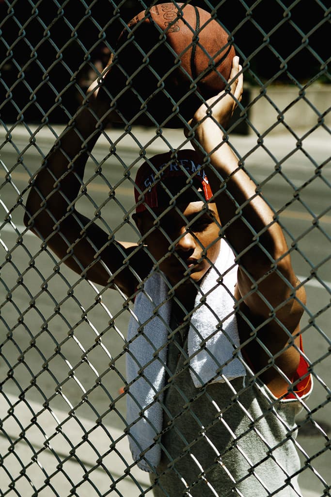 Fucking Young!: 模特 Justin Rock 於 "Hoop Dreams" 時尚搭配特輯演繹 Supreme, Robert Geller 與 adidas Originals by Jeremy Scott 