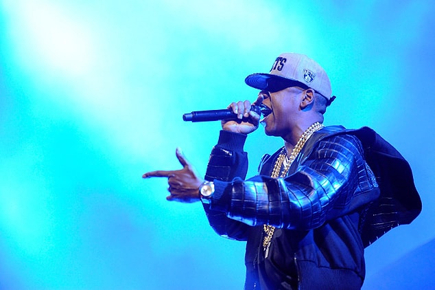 Jay-Z 穿上 Calvin Klein Alligator Hoodie  鱷魚皮革連帽外套於 Barclays Center 展開一連八場演唱會