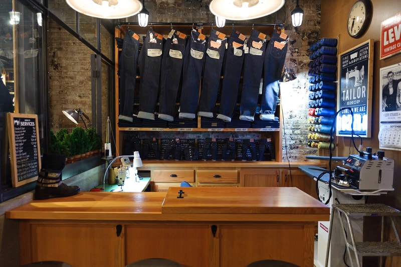 Levi’s 於 New York City 店內提供量身訂製丹寧褲服務