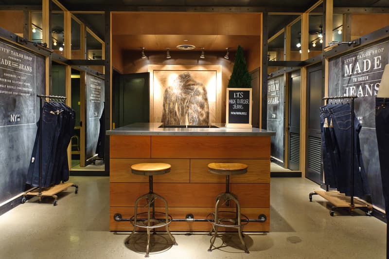 Levi’s 於 New York City 店內提供量身訂製丹寧褲服務
