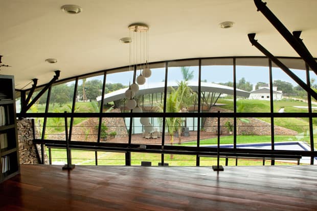 Bauen 在 Paraguay 巴拉圭打造獨特 Two Single-Family Homes 連立建築房屋