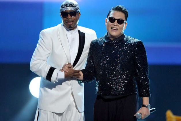 PSY 與  MC Hammer 兩人聯手在 2012 American Music Awards 「全美音樂獎」 大跳 Gangnam Style 《江南Style》