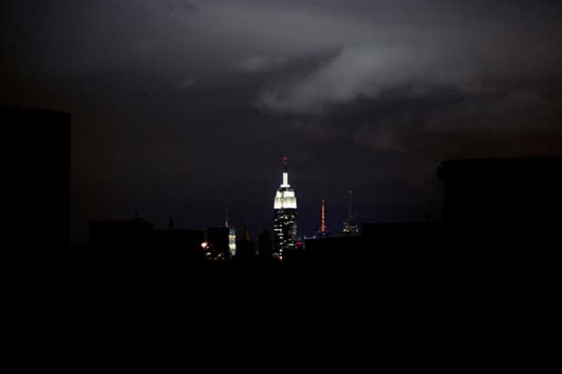 攝影師 Brian Kelley 拍攝在颶風 Sandy 肆虐下的 “Into the Darkness” 紐約漆黑景象