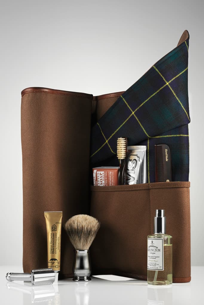 Dewar’s x Freemans Sporting Club Travel Roll 卷軸式旅行包