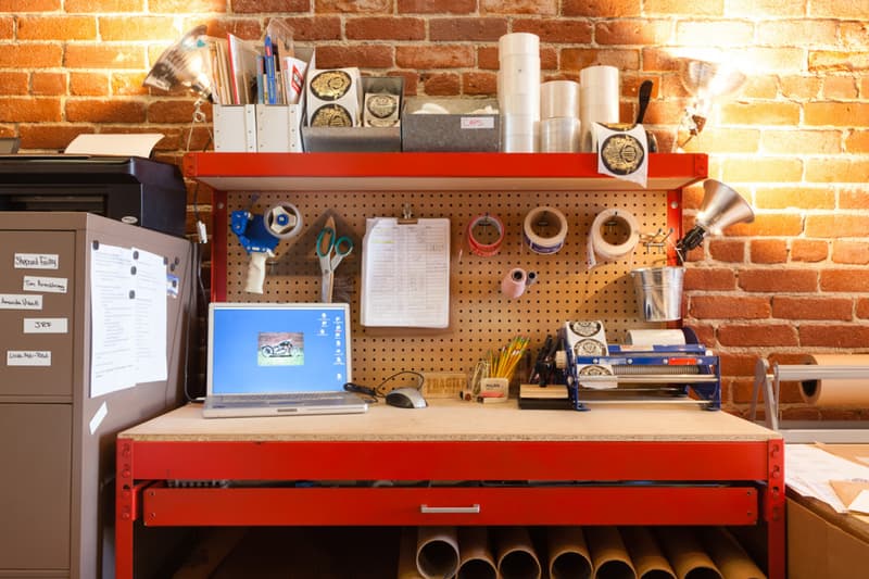 Hypebeast Spaces: 造訪 Sonja Teri 所創立的 Poster Child Prints 工作室