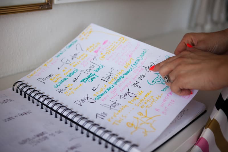 Hypebeast Spaces: 造訪 Sonja Teri 所創立的 Poster Child Prints 工作室