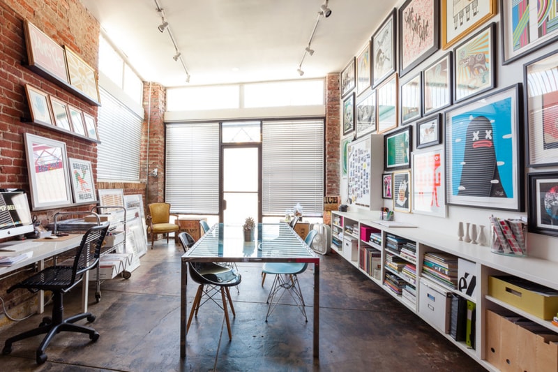 Hypebeast Spaces: 造訪 Sonja Teri 所創立的 Poster Child Prints 工作室