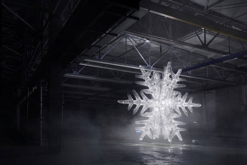 設計師 Ingo Maurer 與水晶制造商 Baccarat 合作的 UNICEF Snowflake 公益燈飾