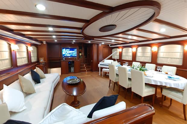 James Bond 007 Skyfall 中的 Yacht 豪華帆船售價  1420 萬美元