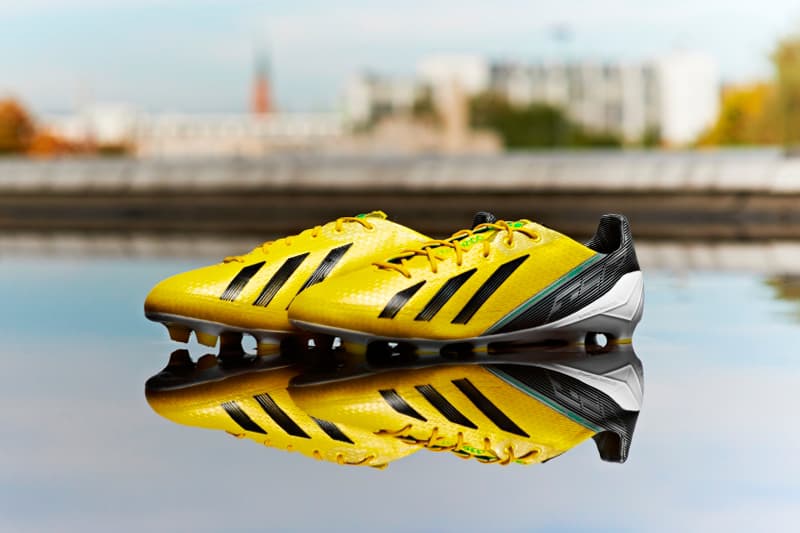 梅西（Lionel Messi）穿上最新adidas adizero F50 球靴出戰歐洲聯賽冠軍盃