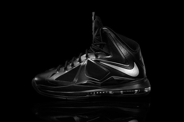 Nike LeBron X “Carbon” 黑魂配色鞋款