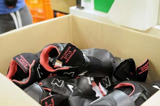 size? x Staple Design x New Balance “Black Pigeon” 577 三方聯名別注鞋款製作流程公開！