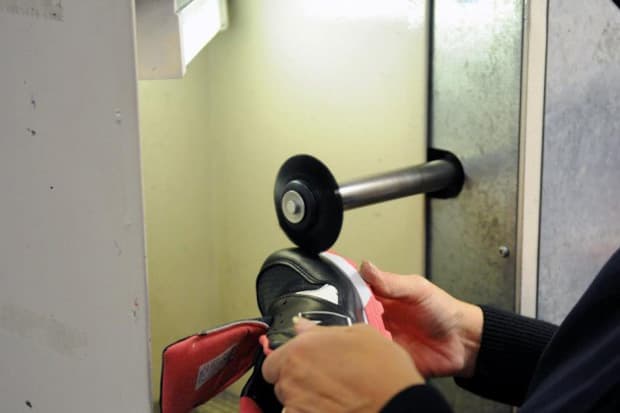 size? x Staple Design x New Balance “Black Pigeon” 577 三方聯名別注鞋款製作流程公開！